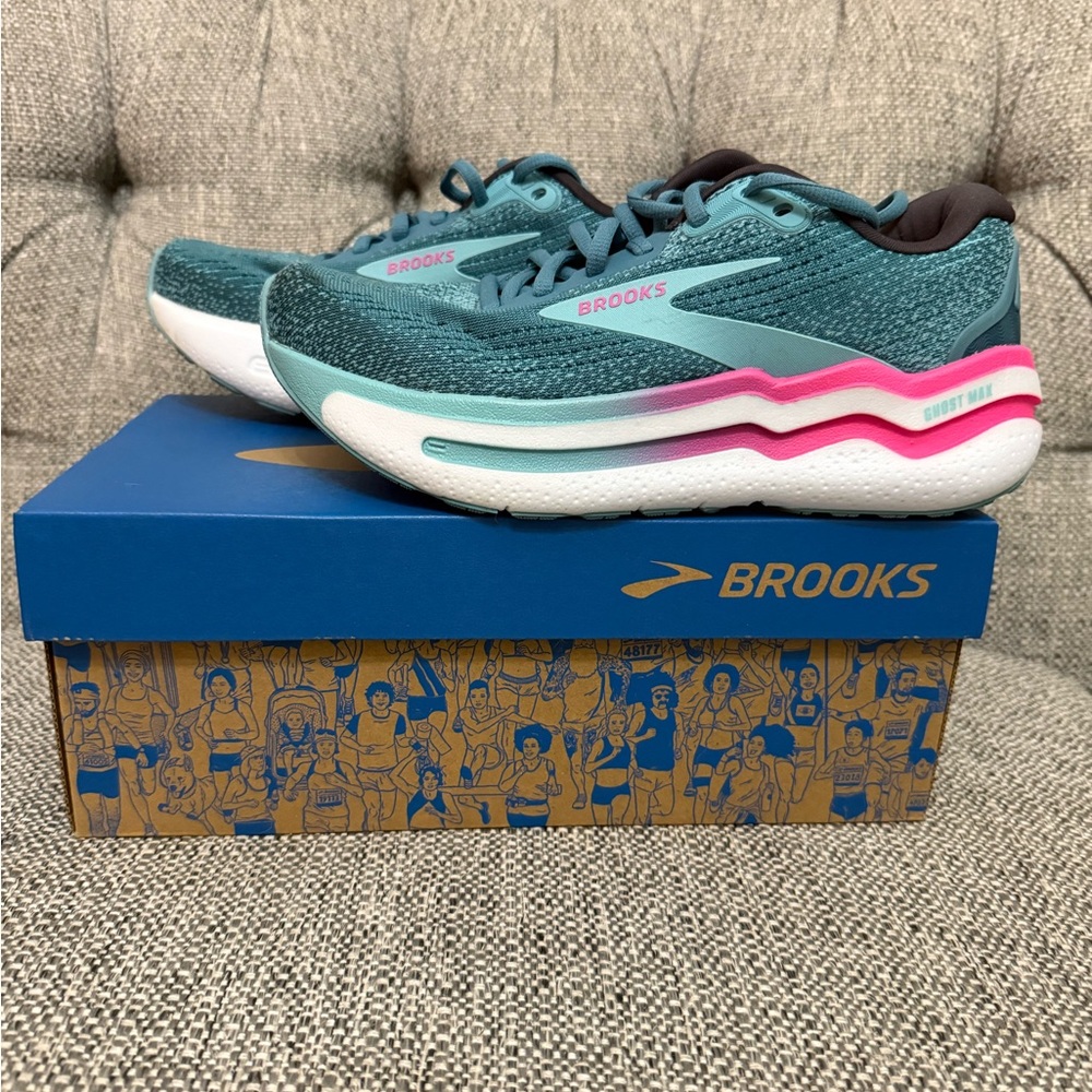 Brooks Women's Athletic Shoes - Teal and Pink
